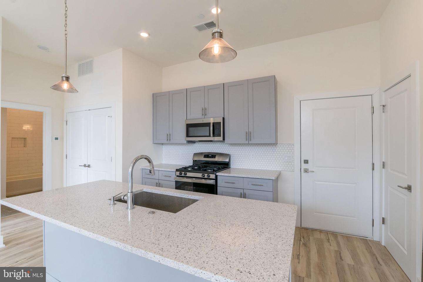 1129 Germantown Ave #unit 4c Property Photo 6
