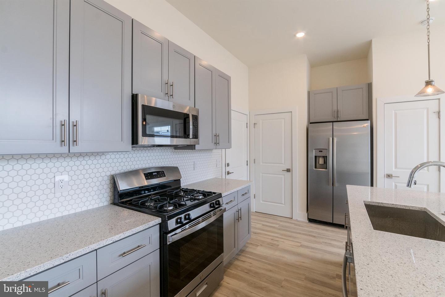 1129 Germantown Ave #unit 4c Property Photo 7