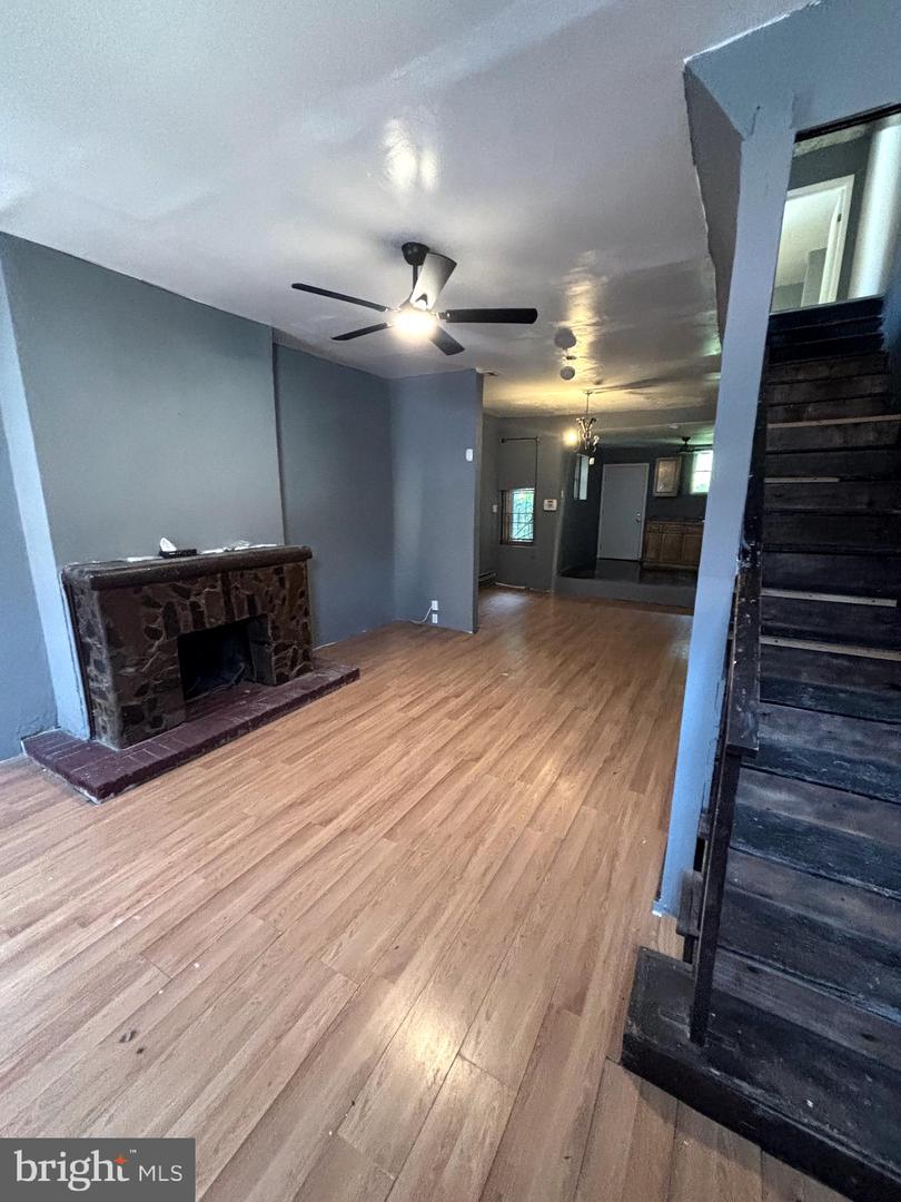 1406 W Pacific St Property Photo 2