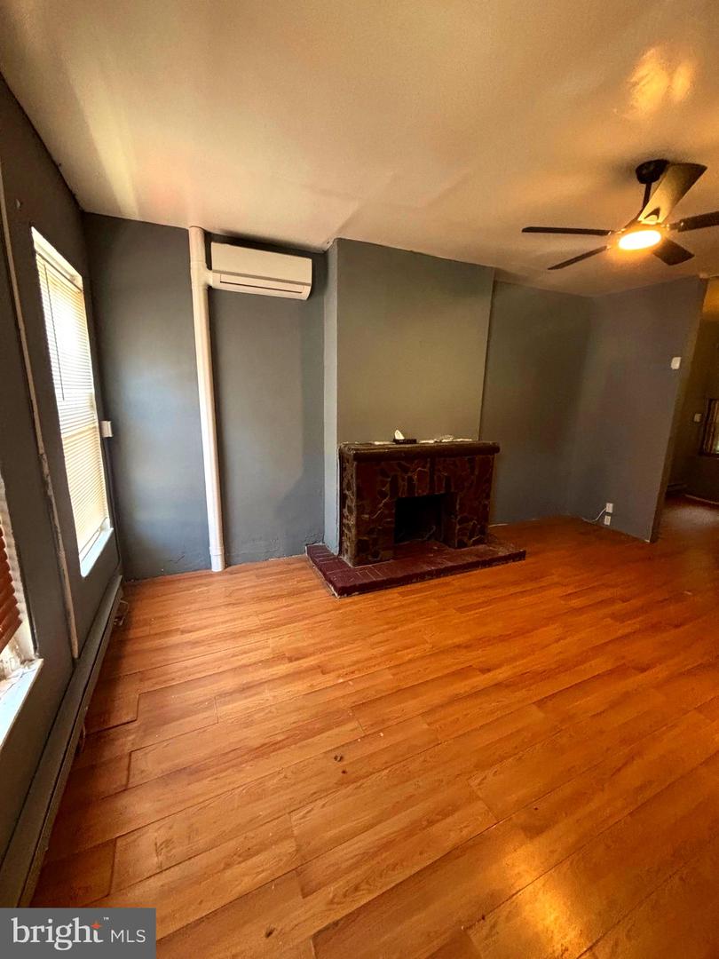 1406 W Pacific St Property Photo 3