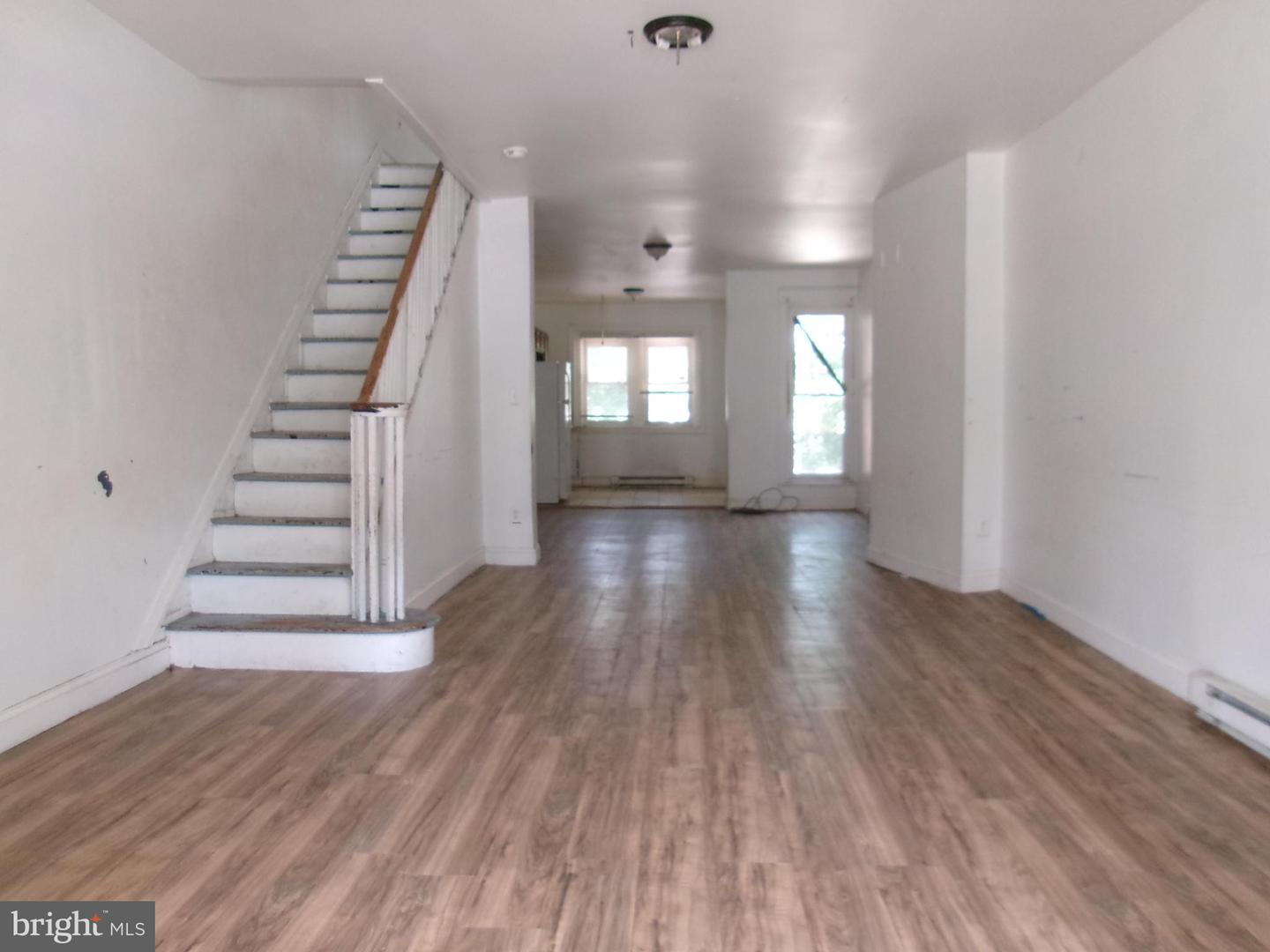 5829 Warrington Ave Property Photo 4