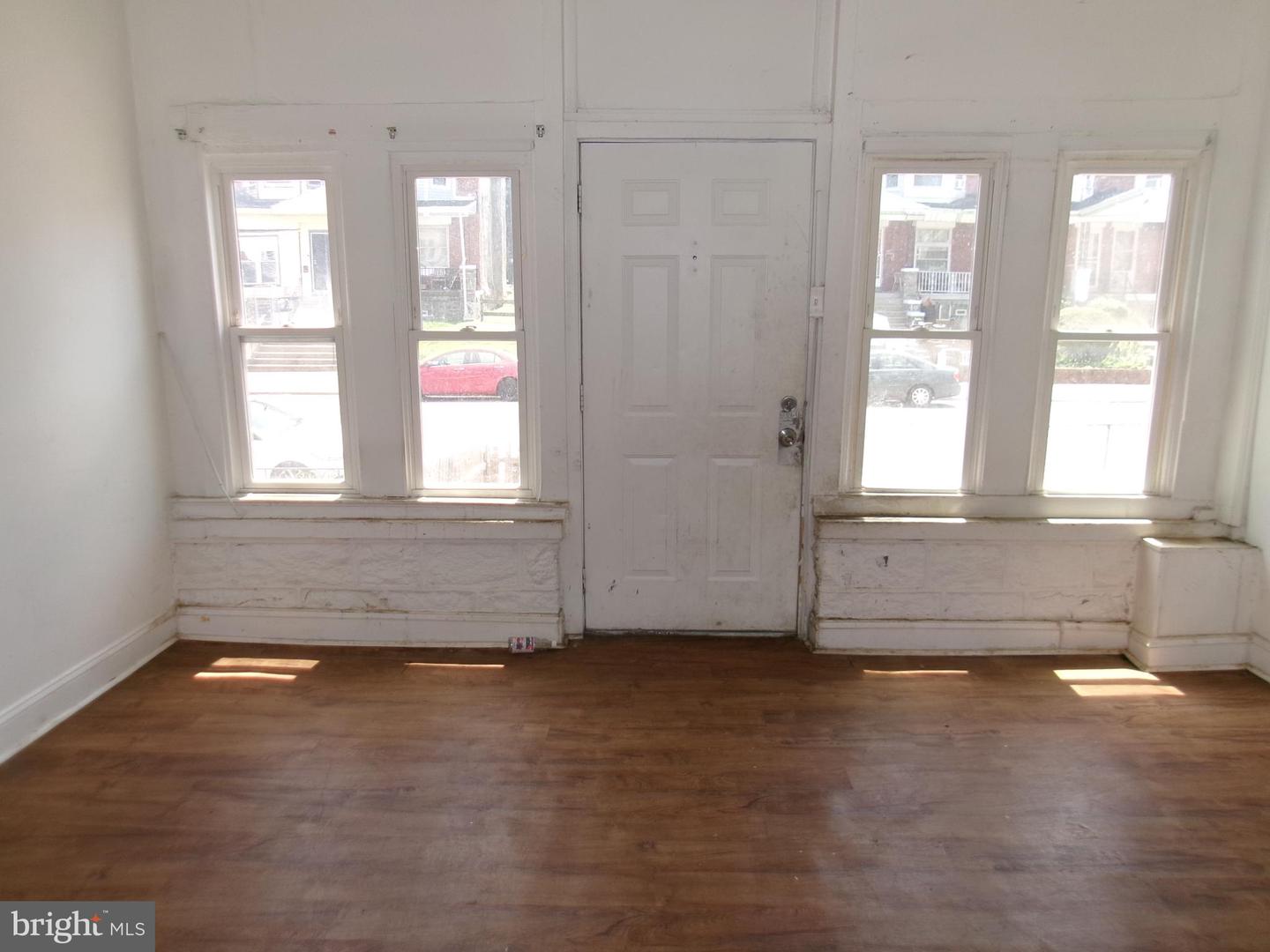 5829 Warrington Ave Property Photo 8