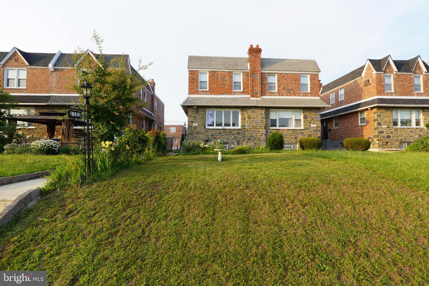 1121 Brighton St Property Photo 2