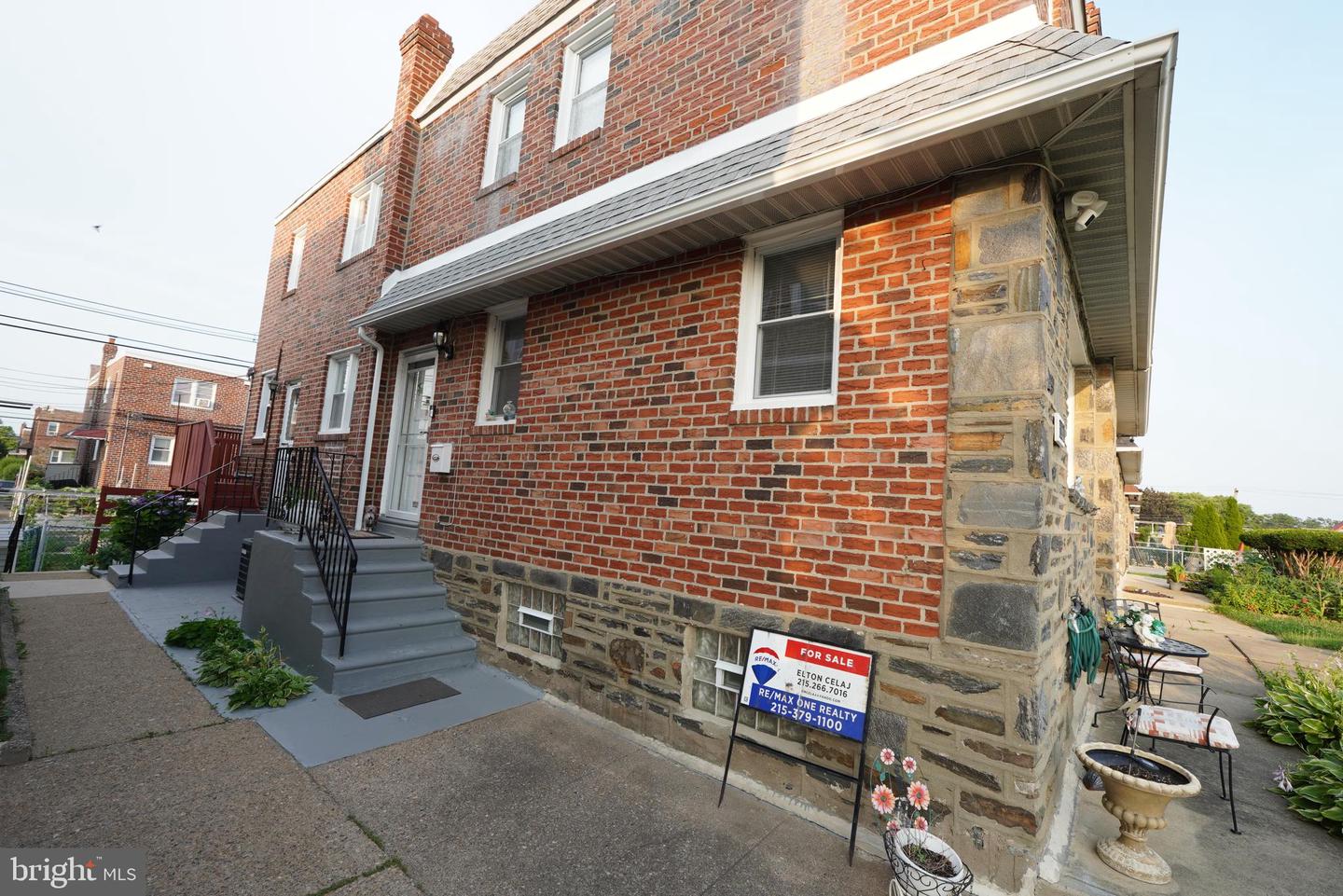 1121 Brighton St Property Photo 4