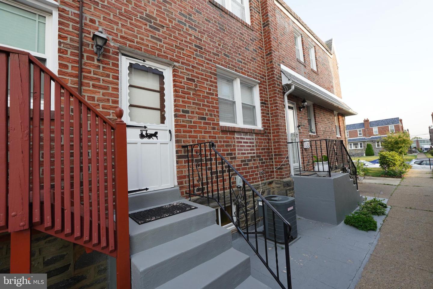 1121 Brighton St Property Photo 6