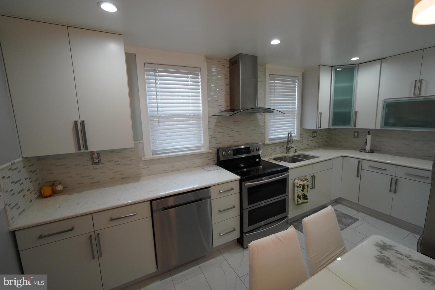 1121 Brighton St Property Photo 11