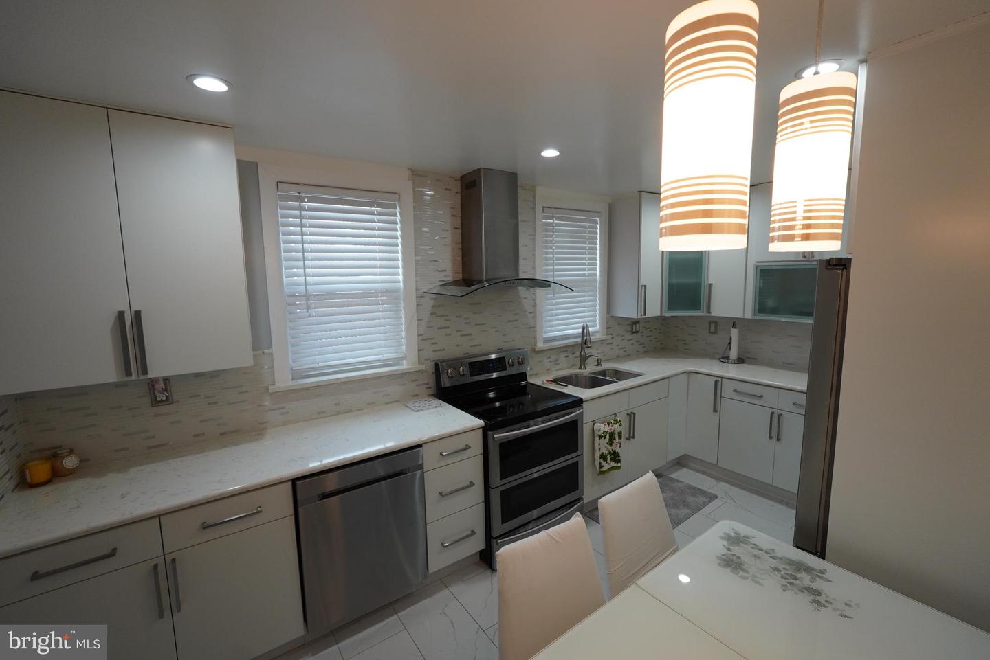 1121 Brighton St Property Photo 15