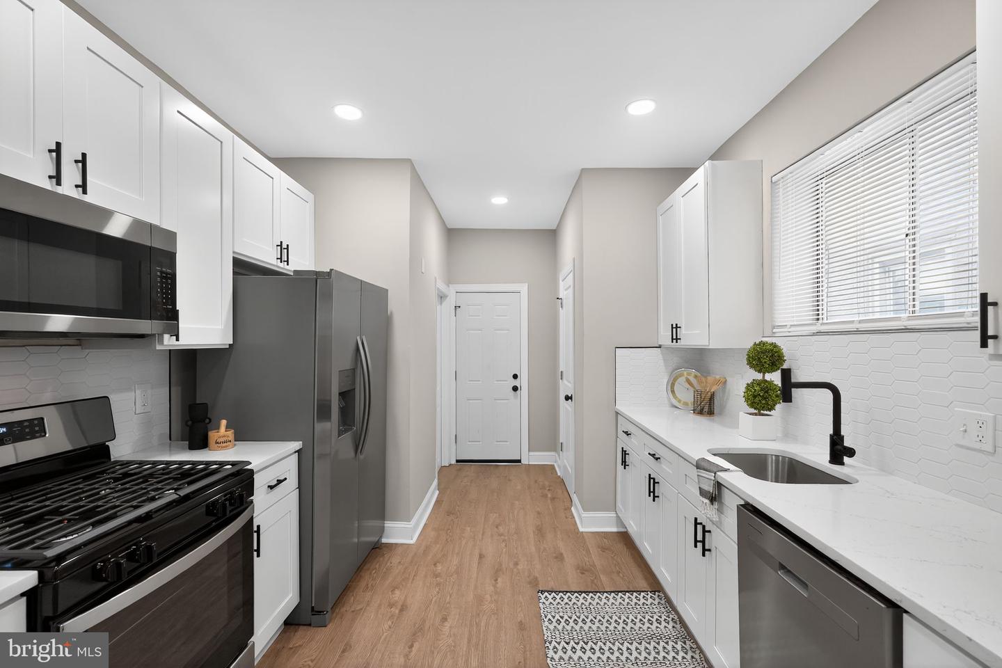 5055 Brown St Property Photo 12
