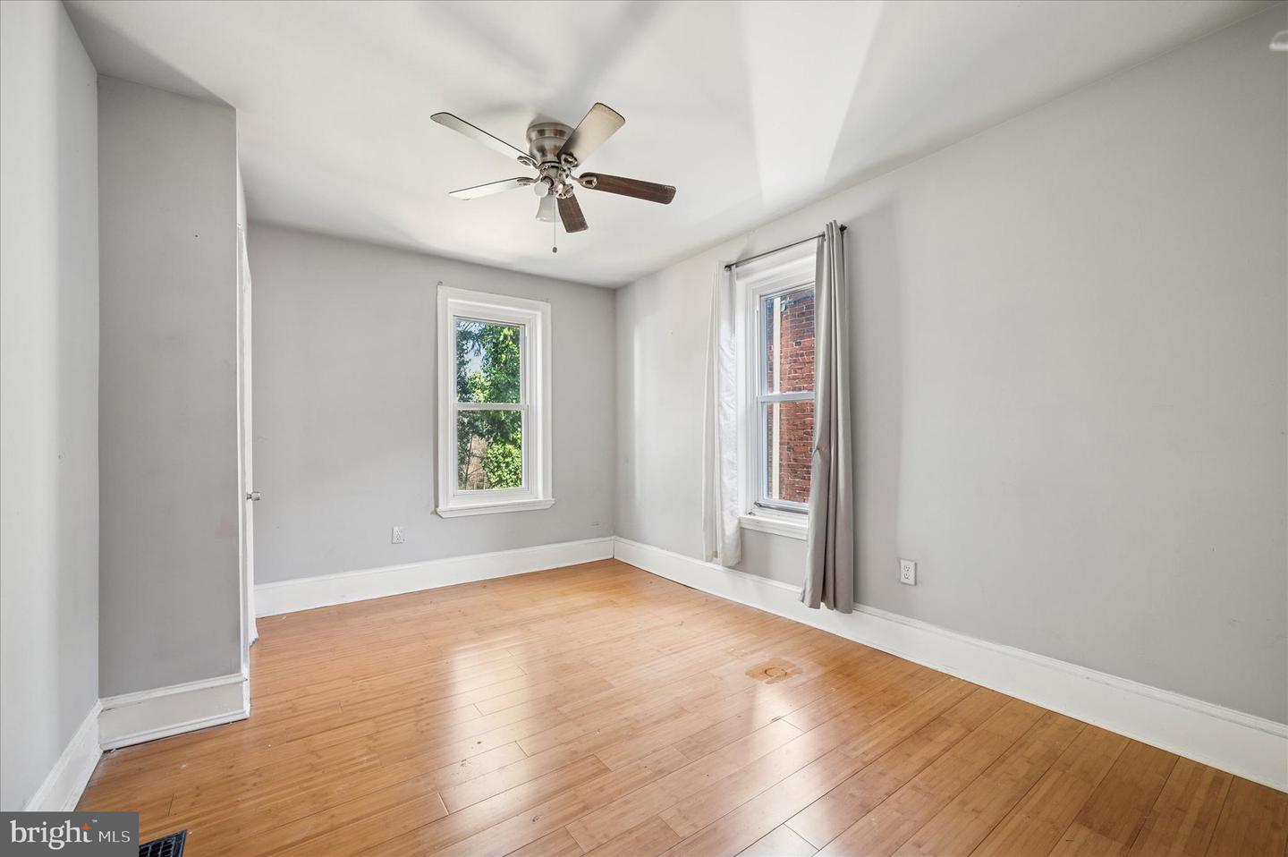 809 E Locust Ave Property Photo 19