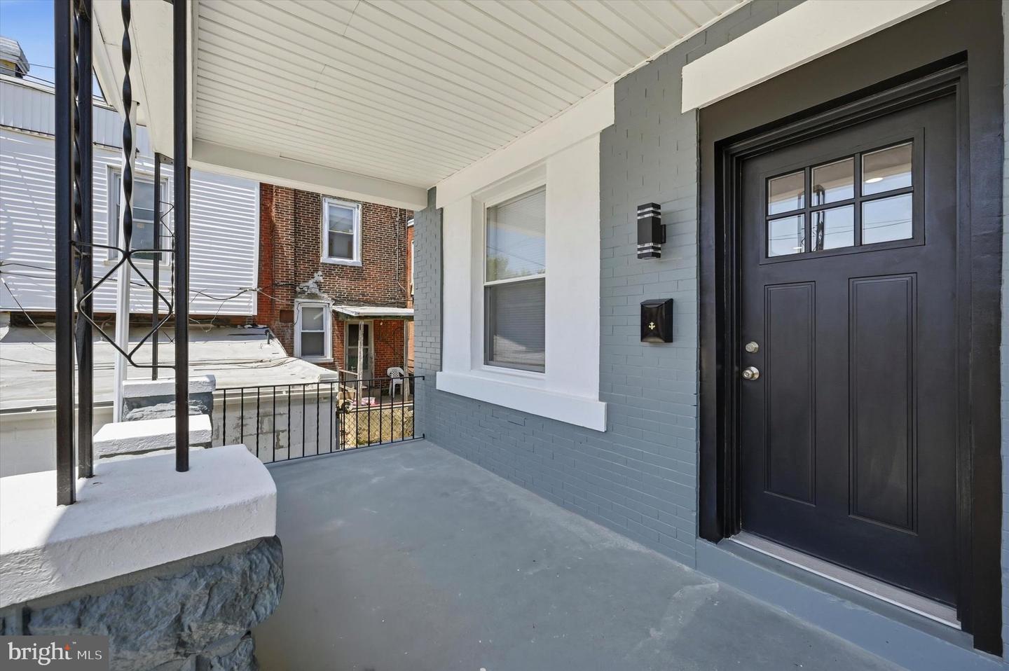6047 Race St Property Photo 4