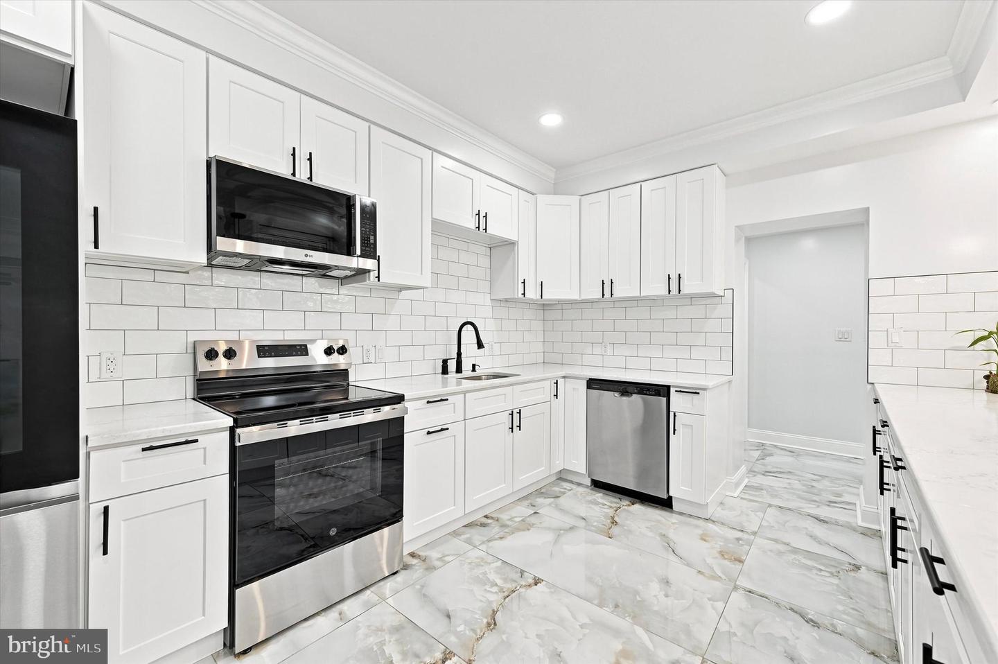 6047 Race St Property Photo 15