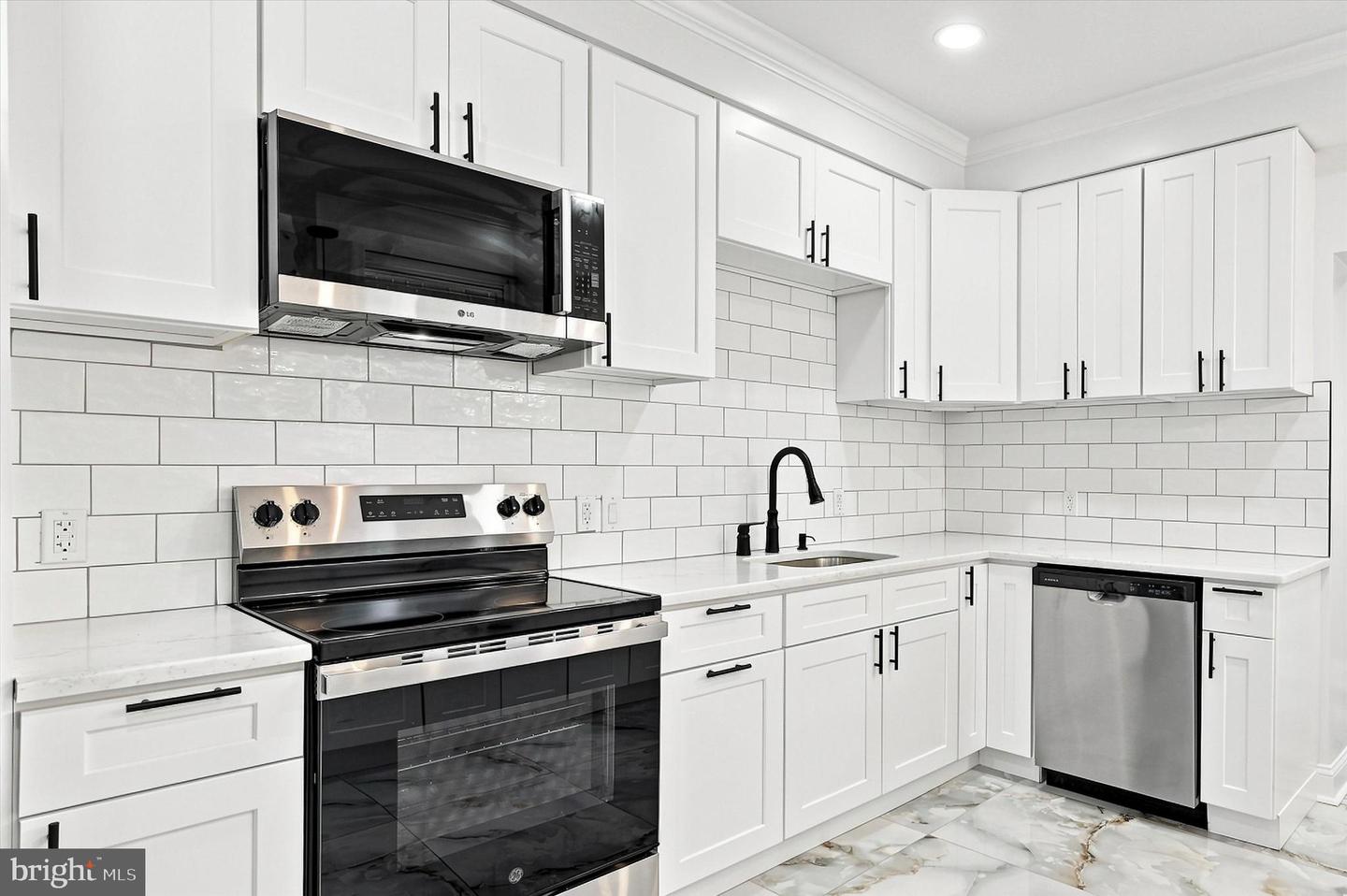 6047 Race St Property Photo 16