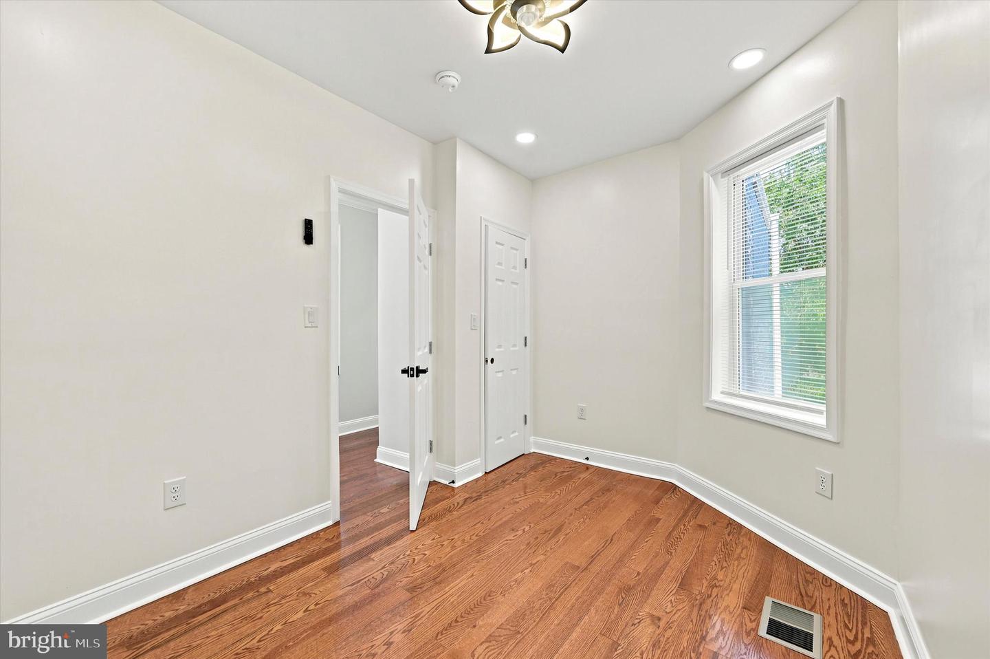 6047 Race St Property Photo 27