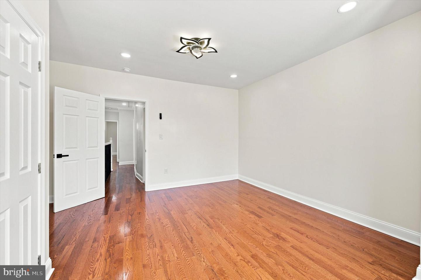 6047 Race St Property Photo 32
