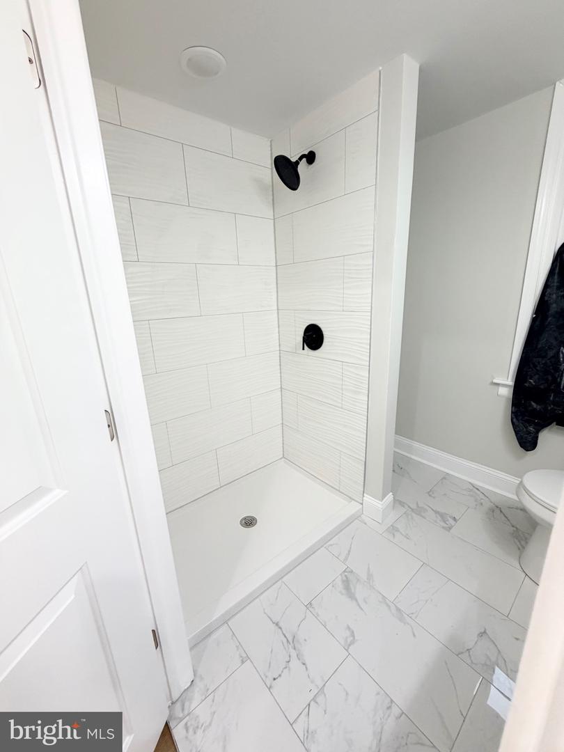 414 Acker St Property Photo 9