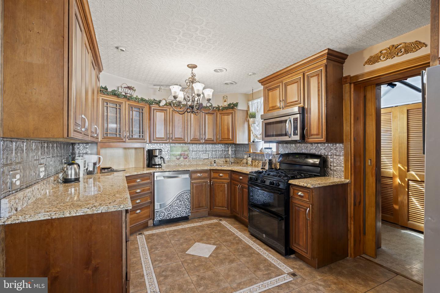 896 Pine Hill Rd Property Photo 4