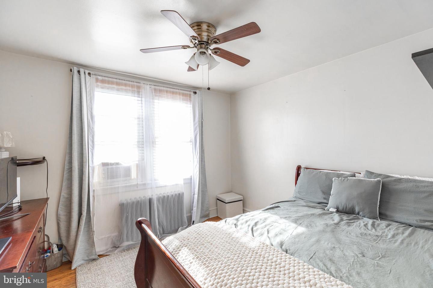 578 Rosalie St #a Property Photo 13