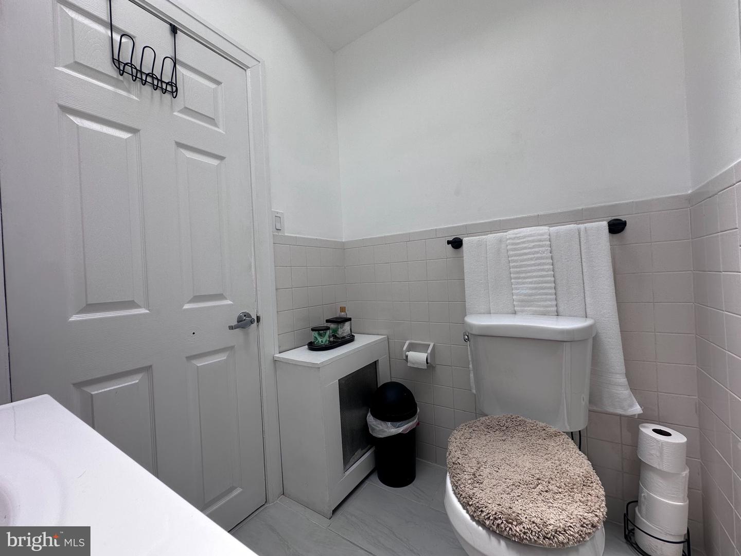 578 Rosalie St #a Property Photo 14