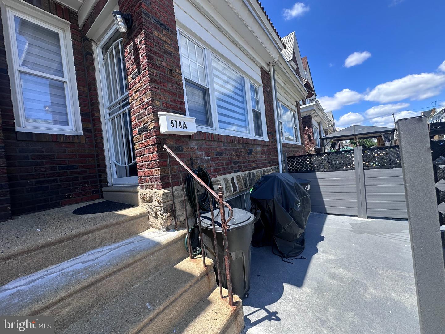 578 Rosalie St #a Property Photo 18