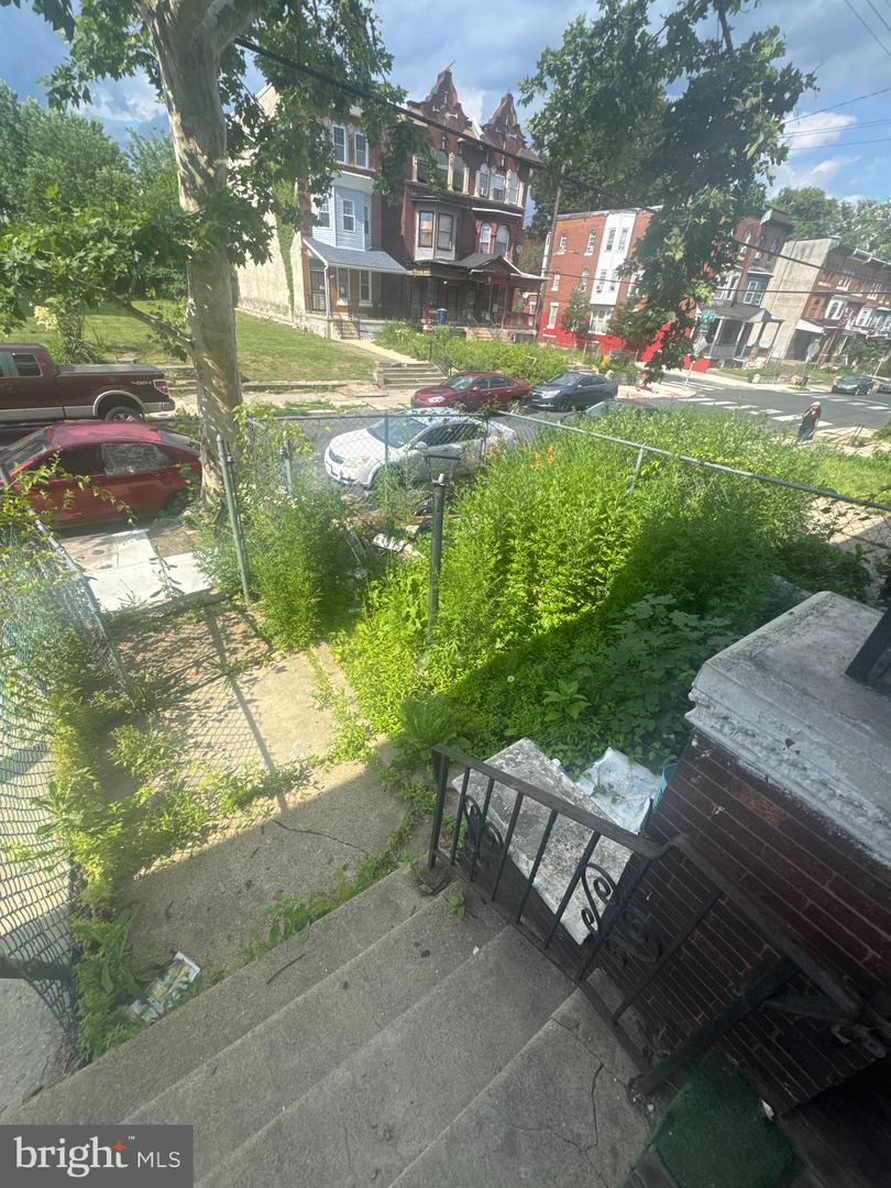 1910 W Venango St Property Photo 2