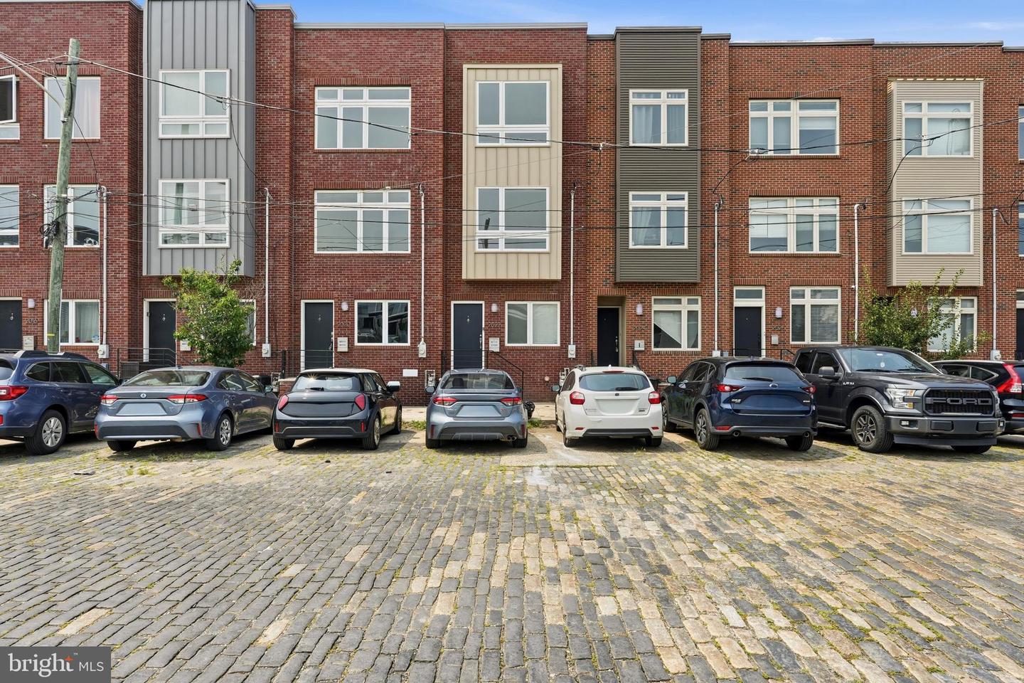 2022 TRENTON AVE Property Photo 1