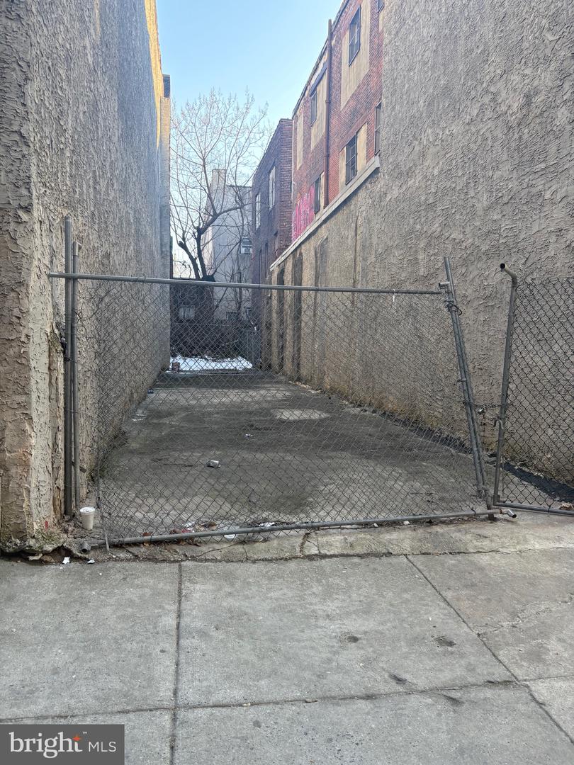 6010 MARKET ST Property Photo 1