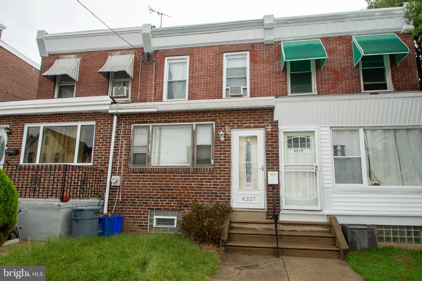 4227 E Howell St Property Photo 1