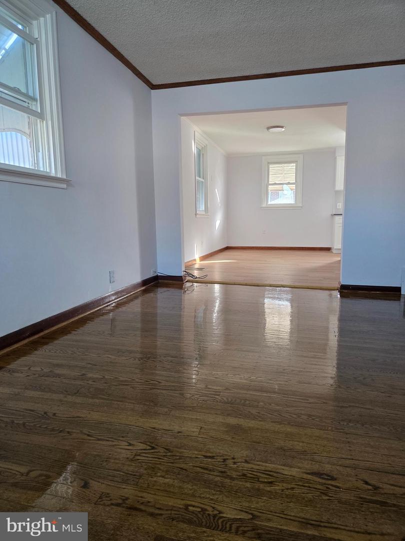 4544 Robbins St Property Photo 5