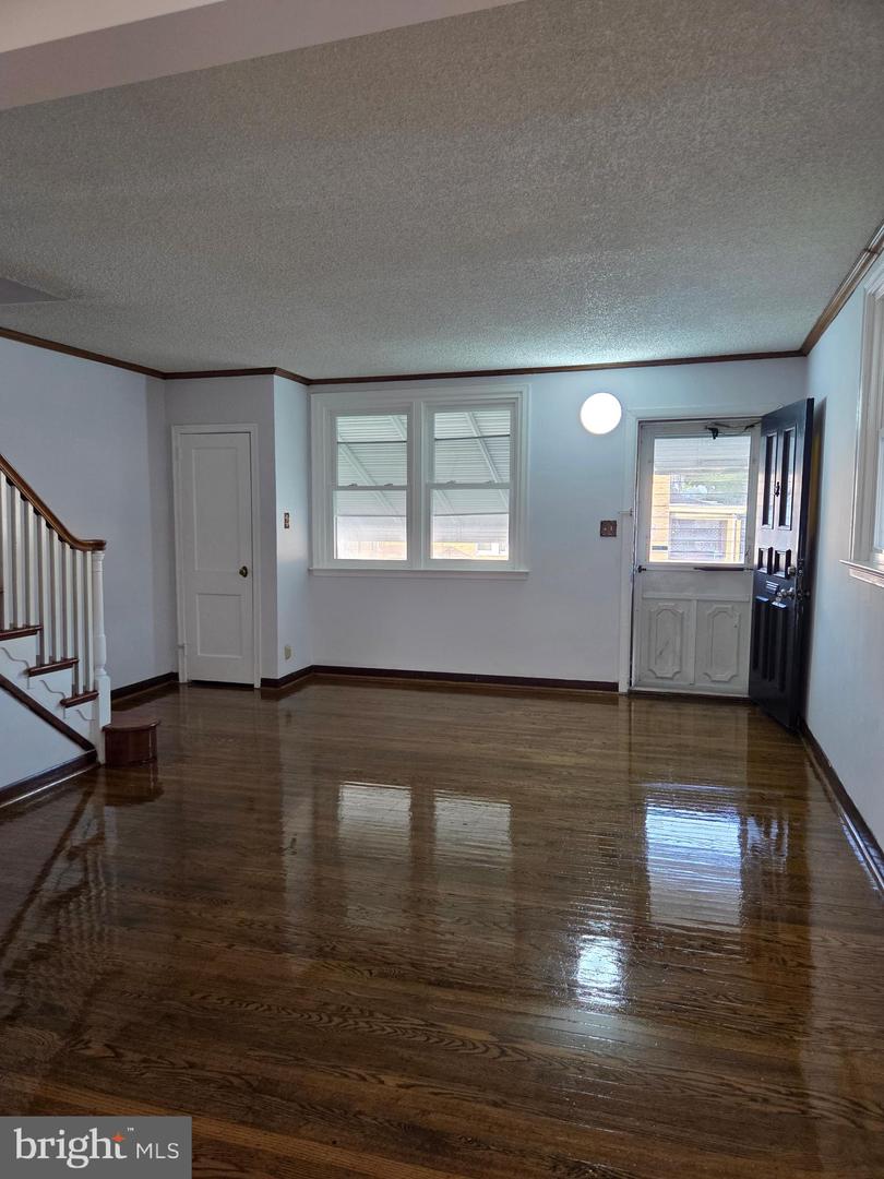 4544 Robbins St Property Photo 7