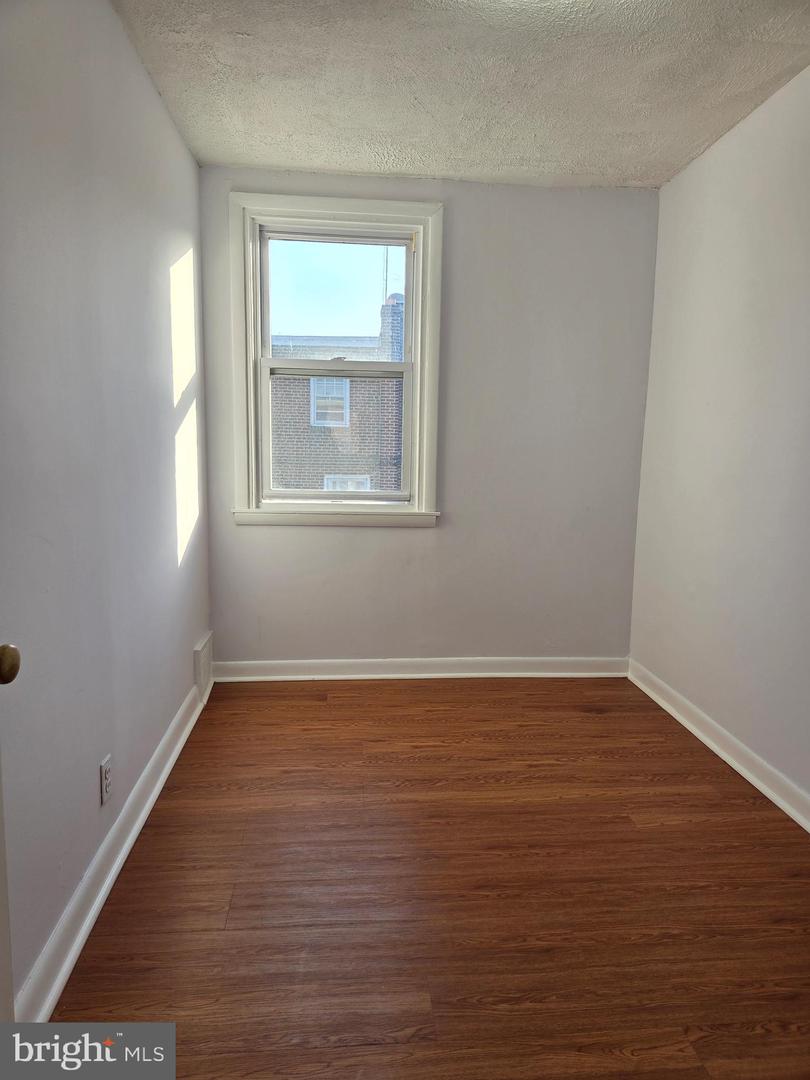 4544 Robbins St Property Photo 16