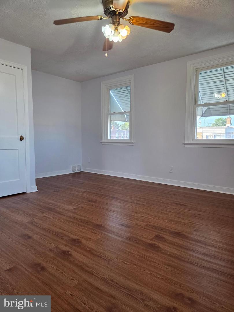 4544 Robbins St Property Photo 21