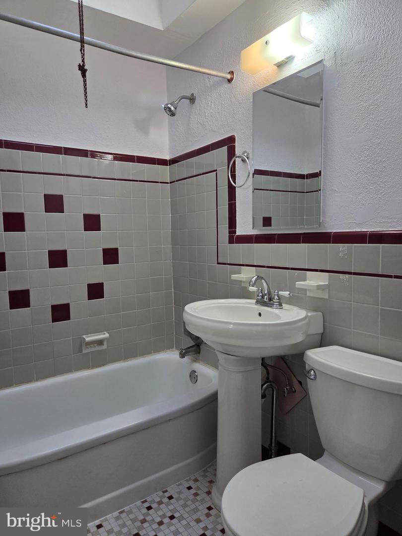 4544 Robbins St Property Photo 22