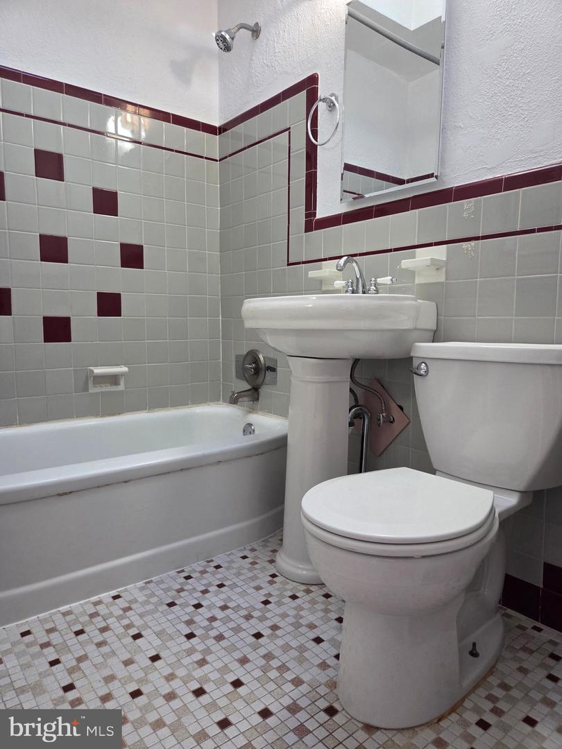 4544 Robbins St Property Photo 23