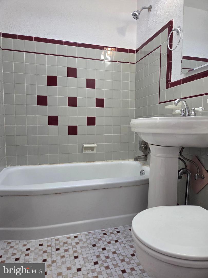 4544 Robbins St Property Photo 24