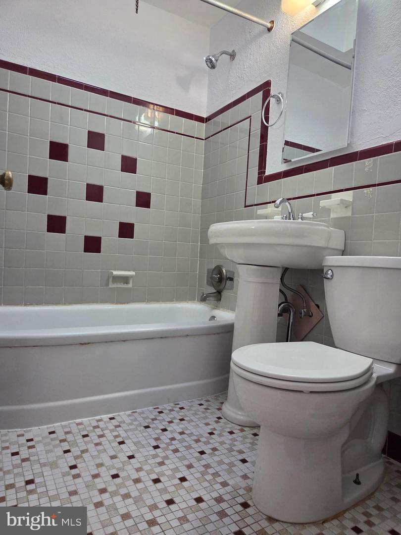 4544 Robbins St Property Photo 25