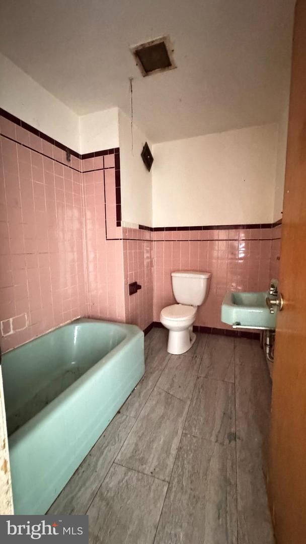5750 Hegerman St Property Photo 20