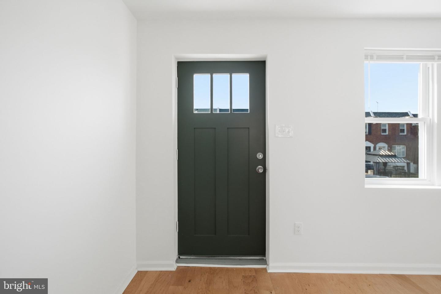 5544-00 Windsor St Property Photo 2