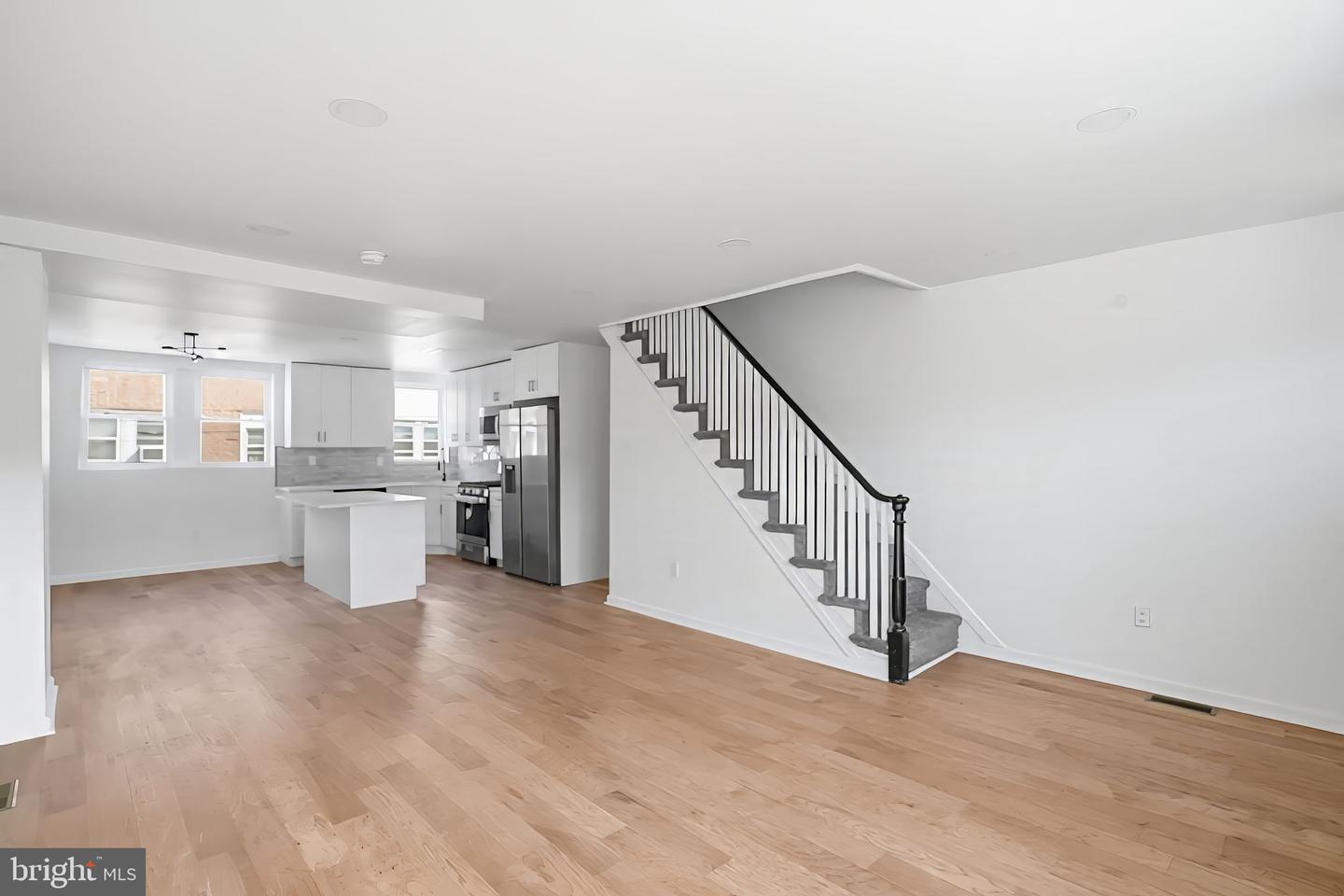 5544-00 Windsor St Property Photo 4