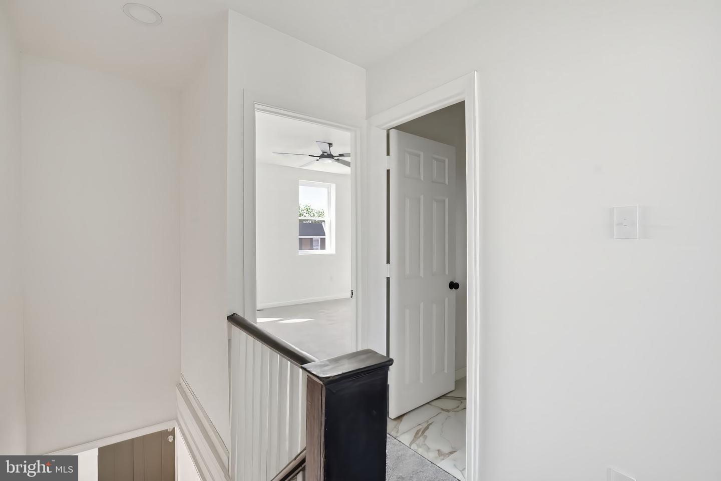 5544-00 Windsor St Property Photo 13