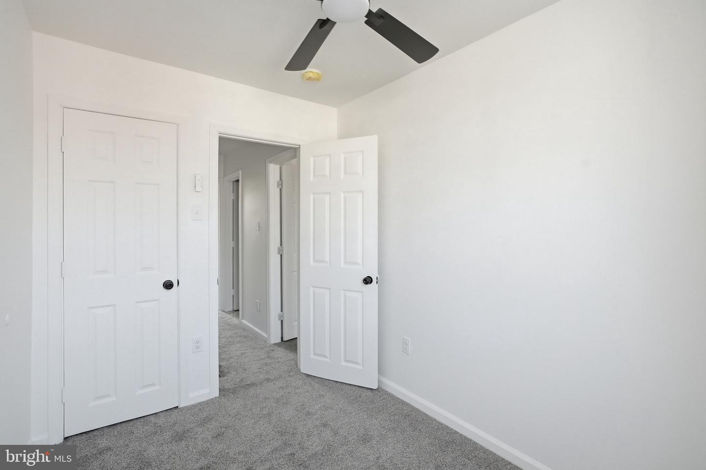 5544-00 Windsor St Property Photo 17