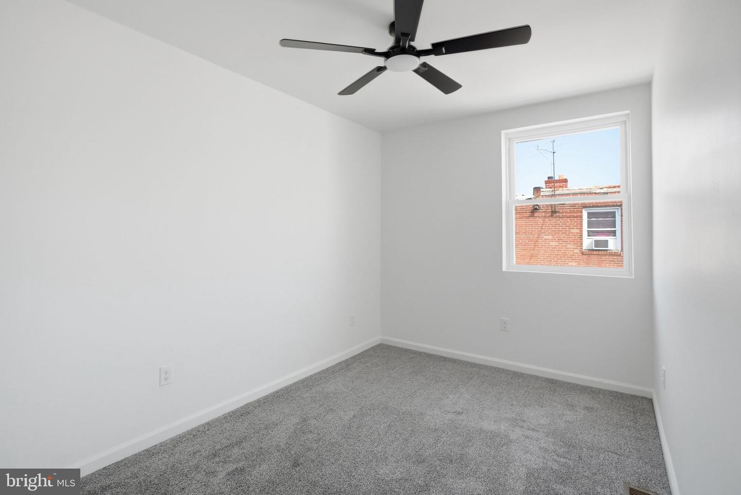 5544-00 Windsor St Property Photo 18