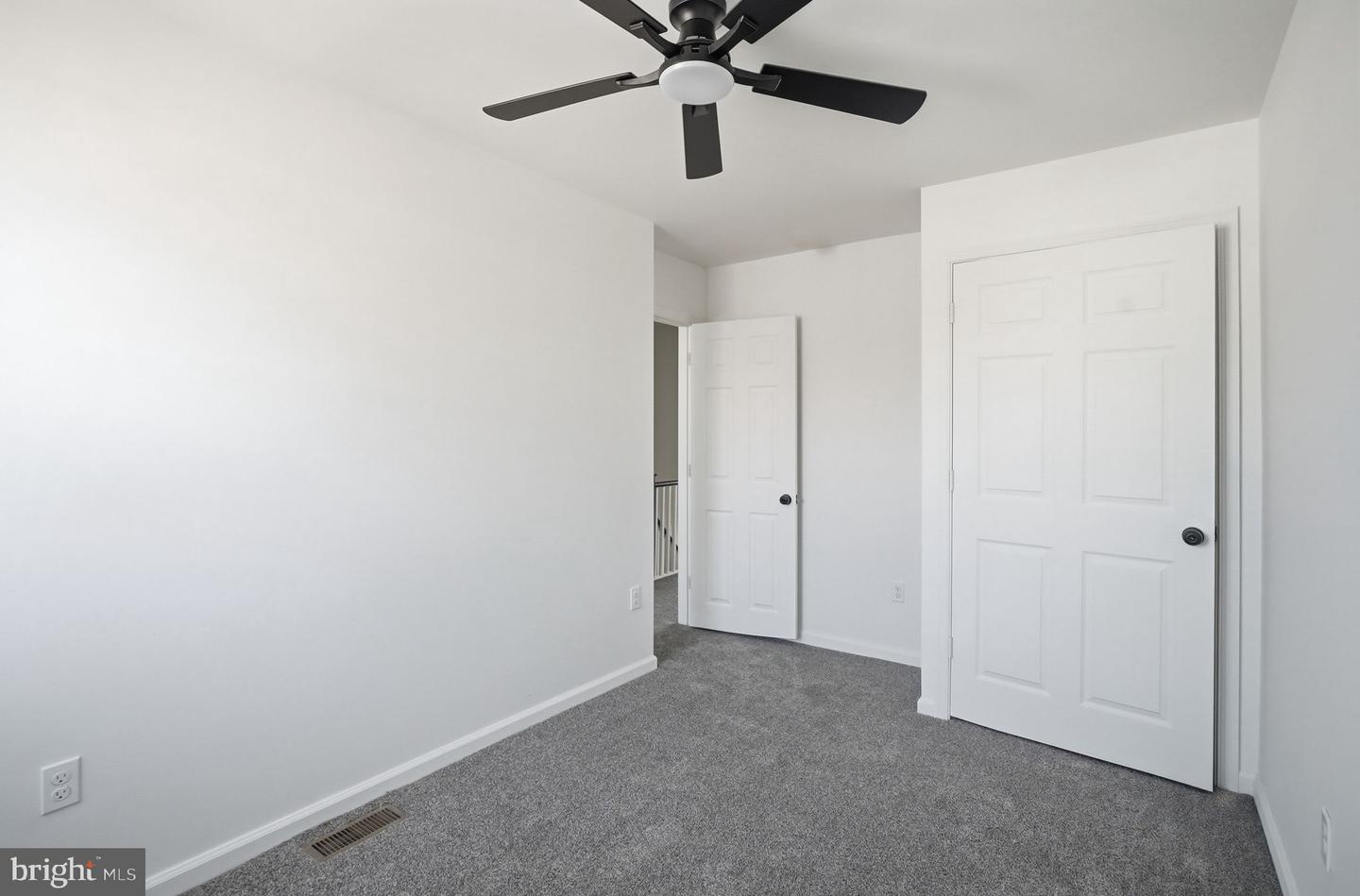 5544-00 Windsor St Property Photo 19