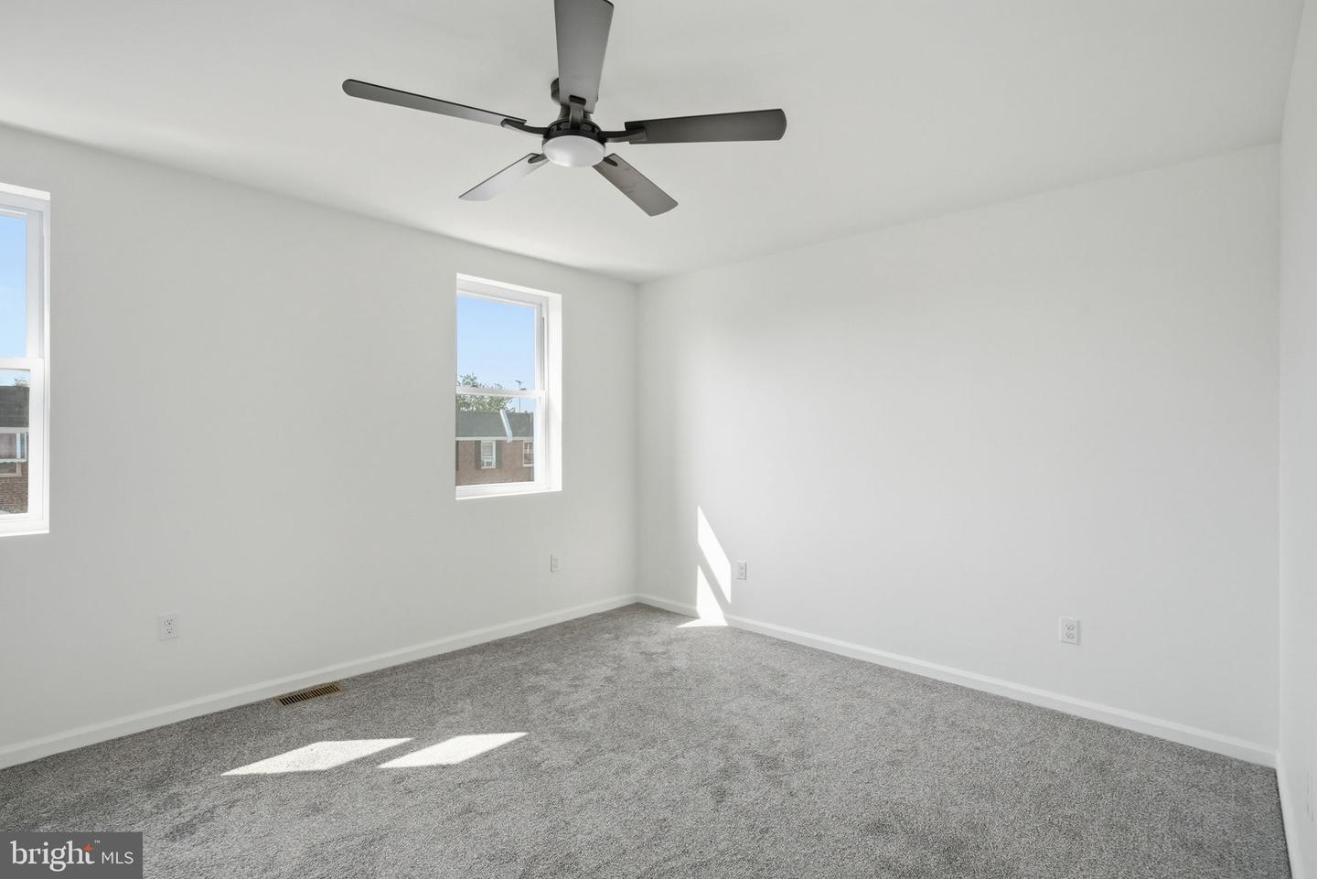 5544-00 Windsor St Property Photo 22
