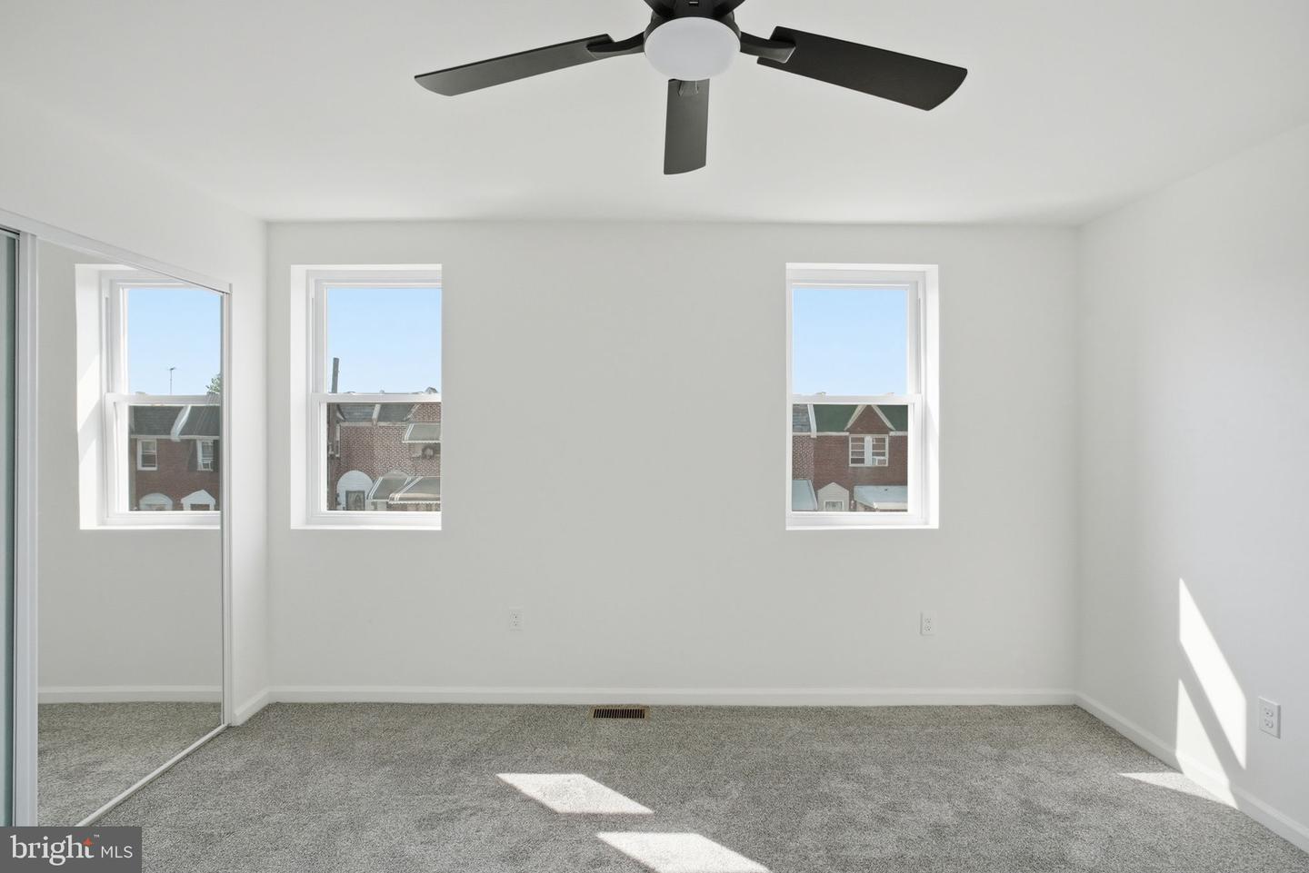 5544-00 Windsor St Property Photo 25