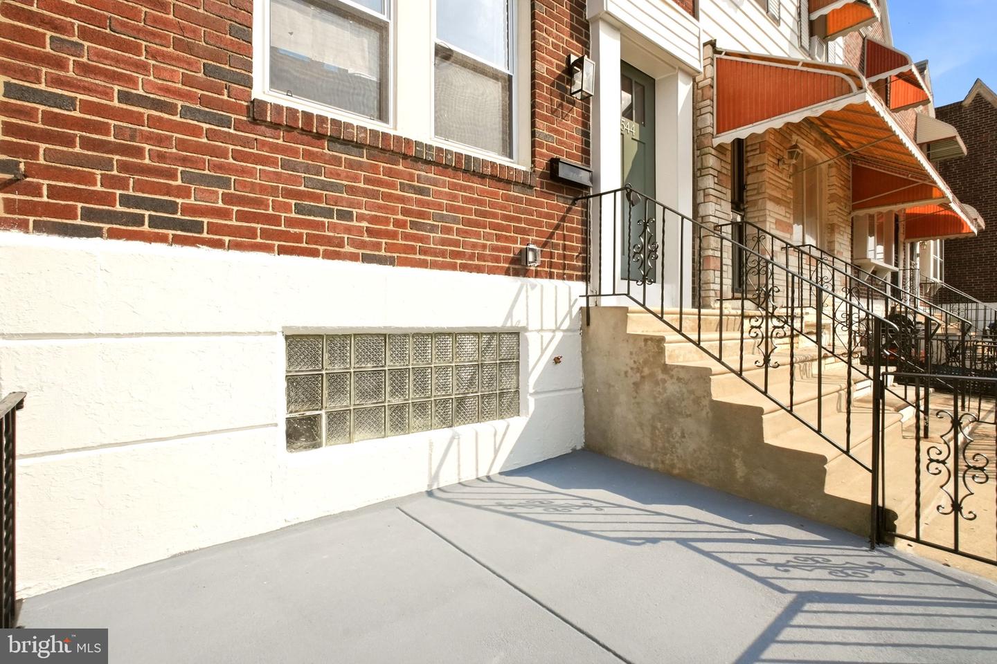 5544-00 Windsor St Property Photo 36