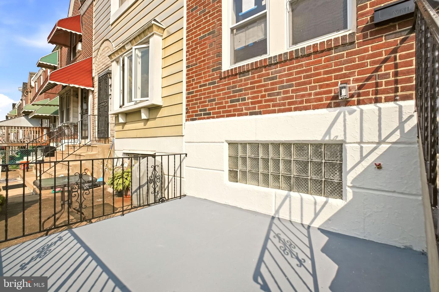 5544-00 Windsor St Property Photo 37