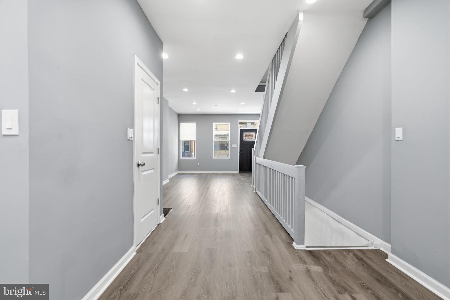 3146 Euclid Ave Property Photo 4