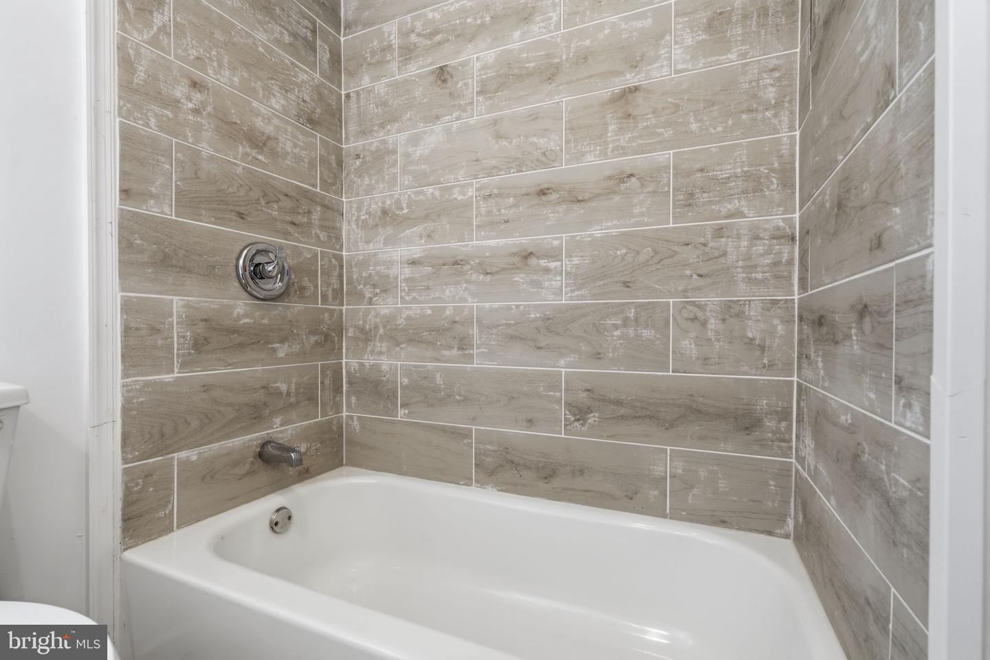 3146 Euclid Ave Property Photo 17