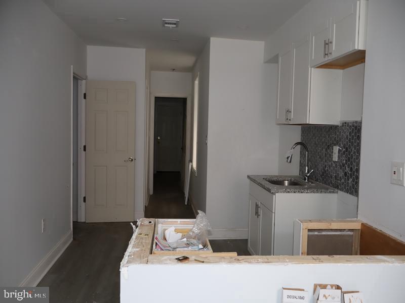 2113 N Woodstock St Property Photo 9