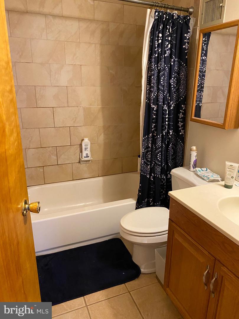 325 S Juniper St #2nd Floor Property Photo 4